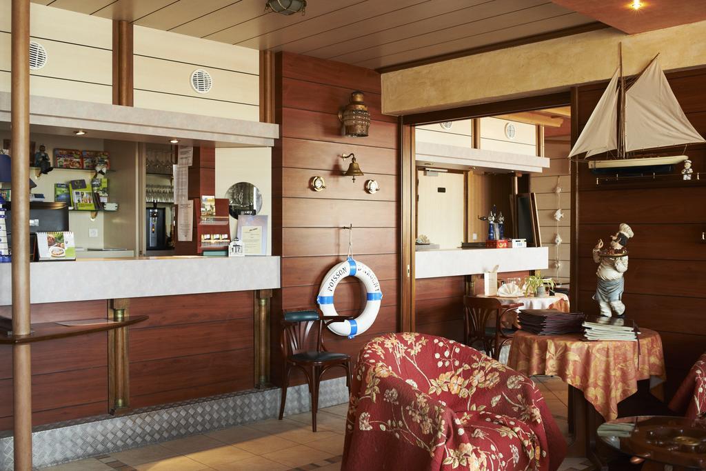 Logis Hotels - Au Poisson D'Argent - Hotel 3 Etoiles Et Restaurant Le Mesnil-en-Vallée 外观 照片