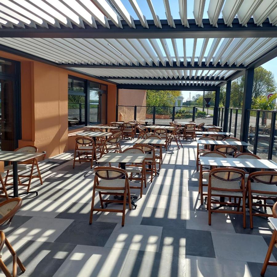 Logis Hotels - Au Poisson D'Argent - Hotel 3 Etoiles Et Restaurant Le Mesnil-en-Vallée 外观 照片