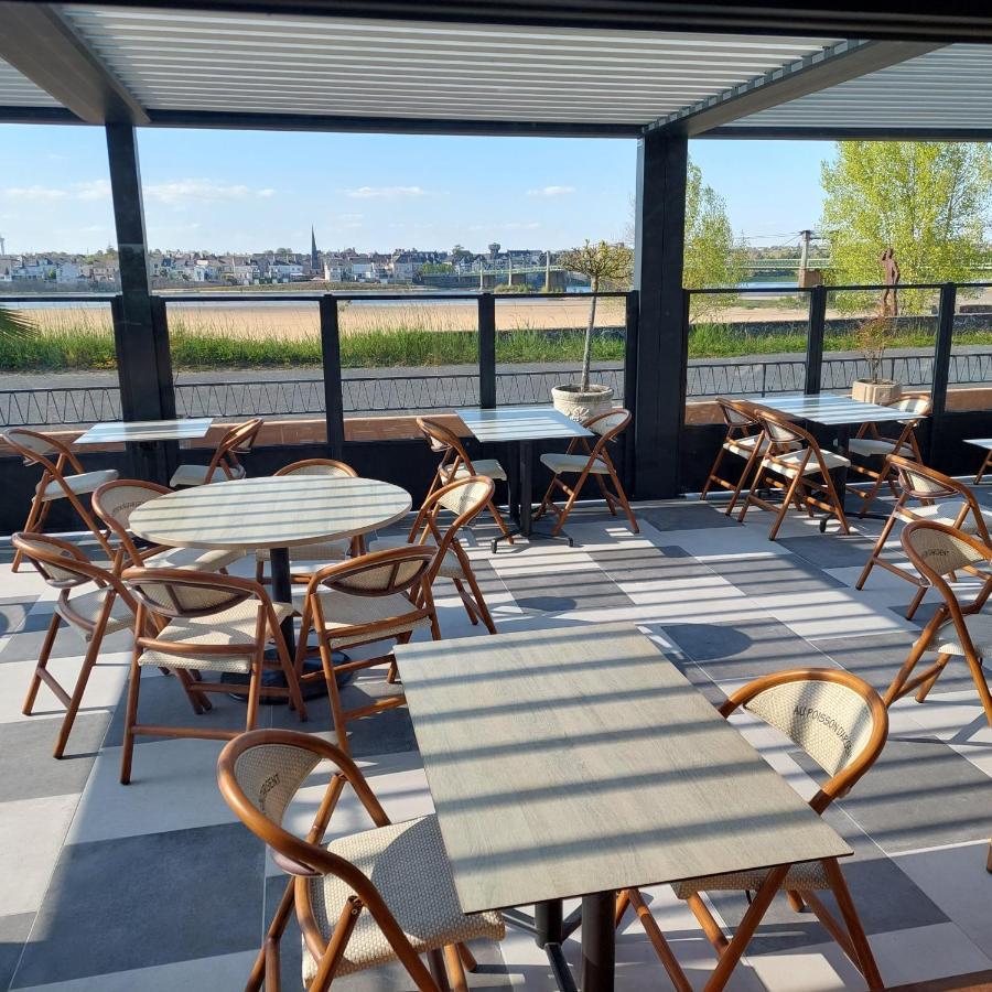Logis Hotels - Au Poisson D'Argent - Hotel 3 Etoiles Et Restaurant Le Mesnil-en-Vallée 外观 照片