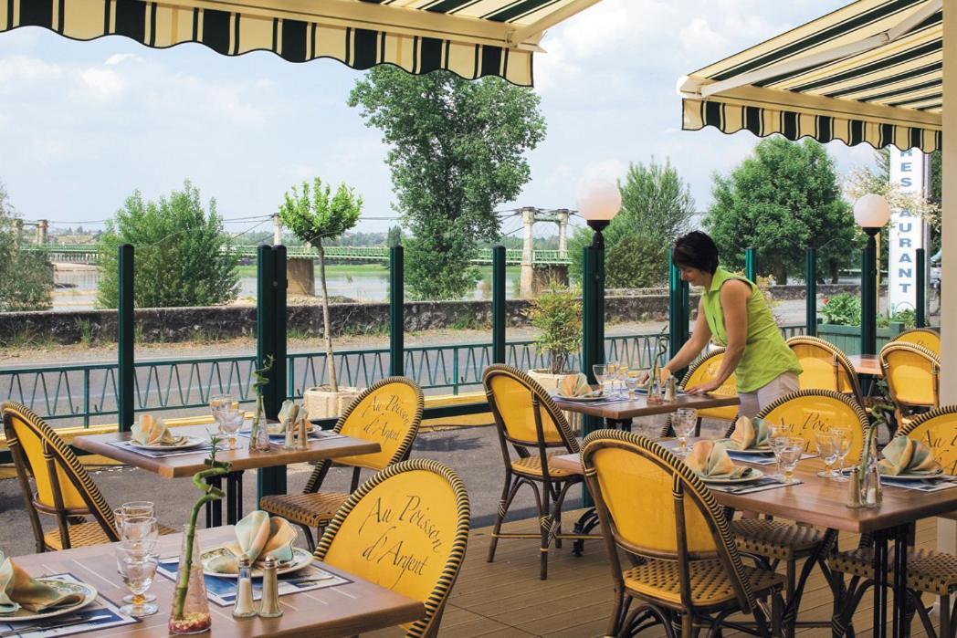 Logis Hotels - Au Poisson D'Argent - Hotel 3 Etoiles Et Restaurant Le Mesnil-en-Vallée 外观 照片