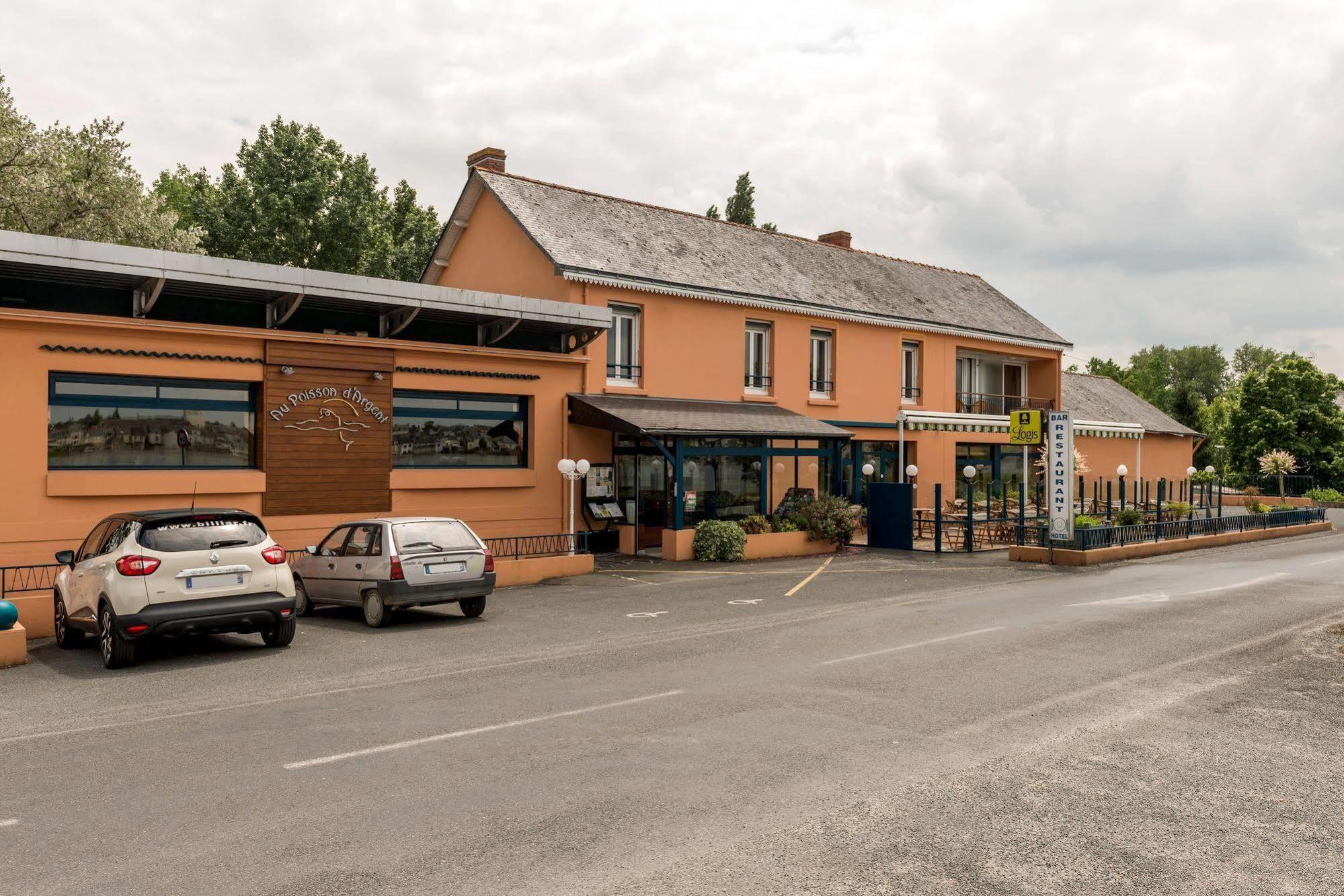Logis Hotels - Au Poisson D'Argent - Hotel 3 Etoiles Et Restaurant Le Mesnil-en-Vallée 外观 照片