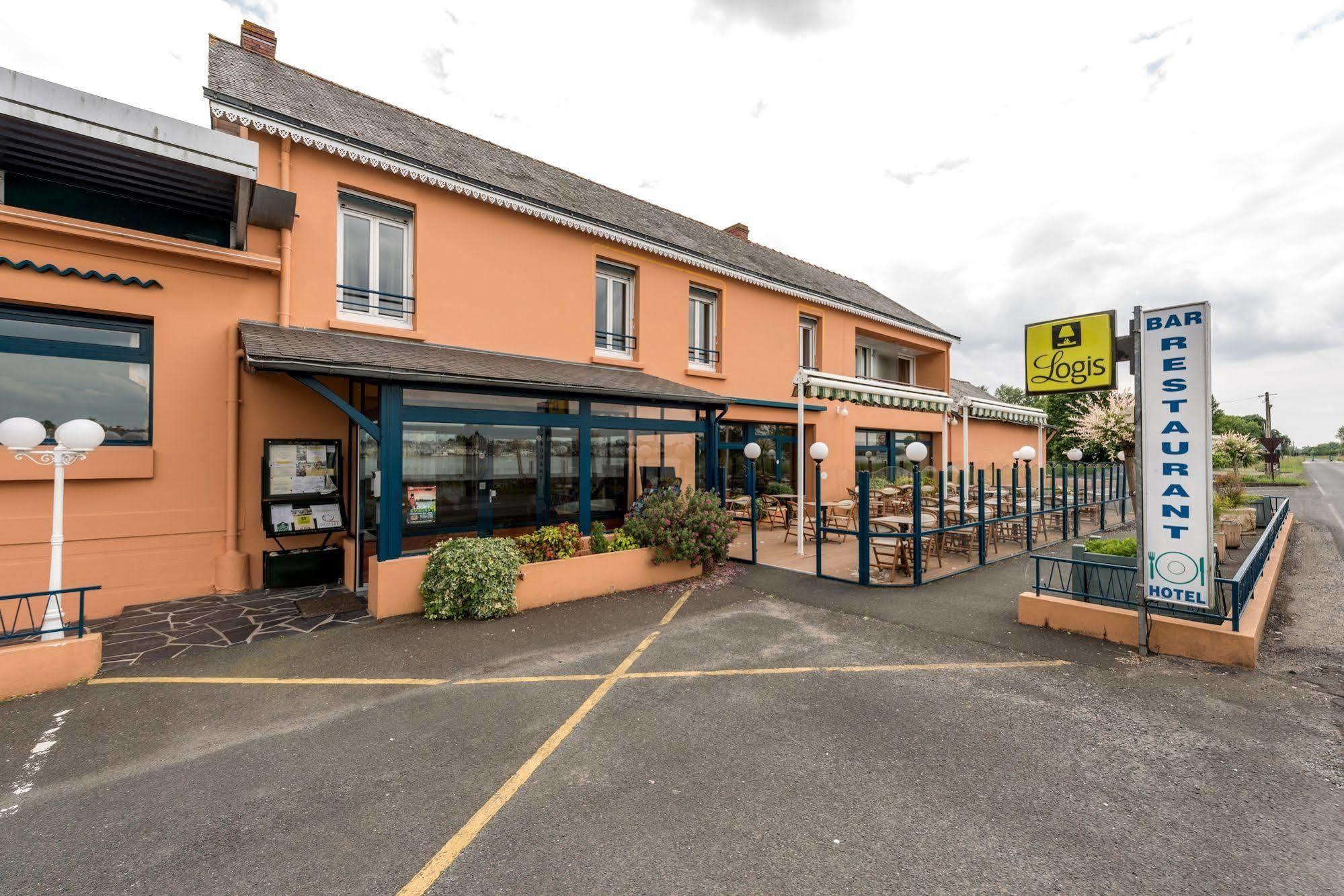 Logis Hotels - Au Poisson D'Argent - Hotel 3 Etoiles Et Restaurant Le Mesnil-en-Vallée 外观 照片