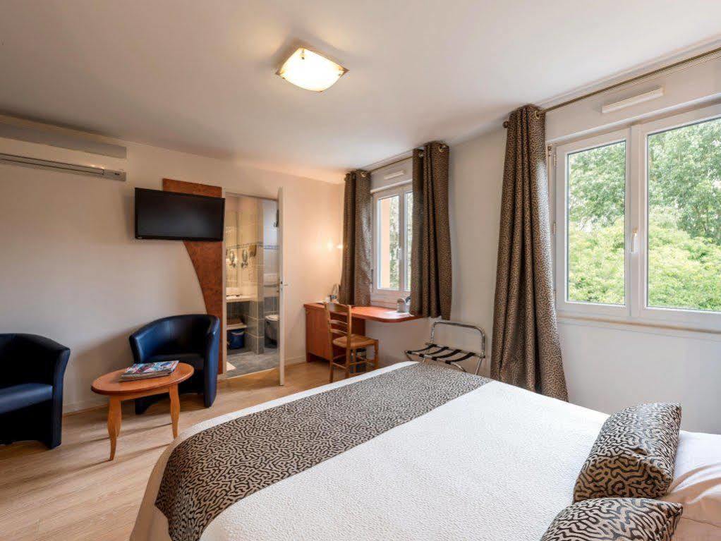 Logis Hotels - Au Poisson D'Argent - Hotel 3 Etoiles Et Restaurant Le Mesnil-en-Vallée 外观 照片