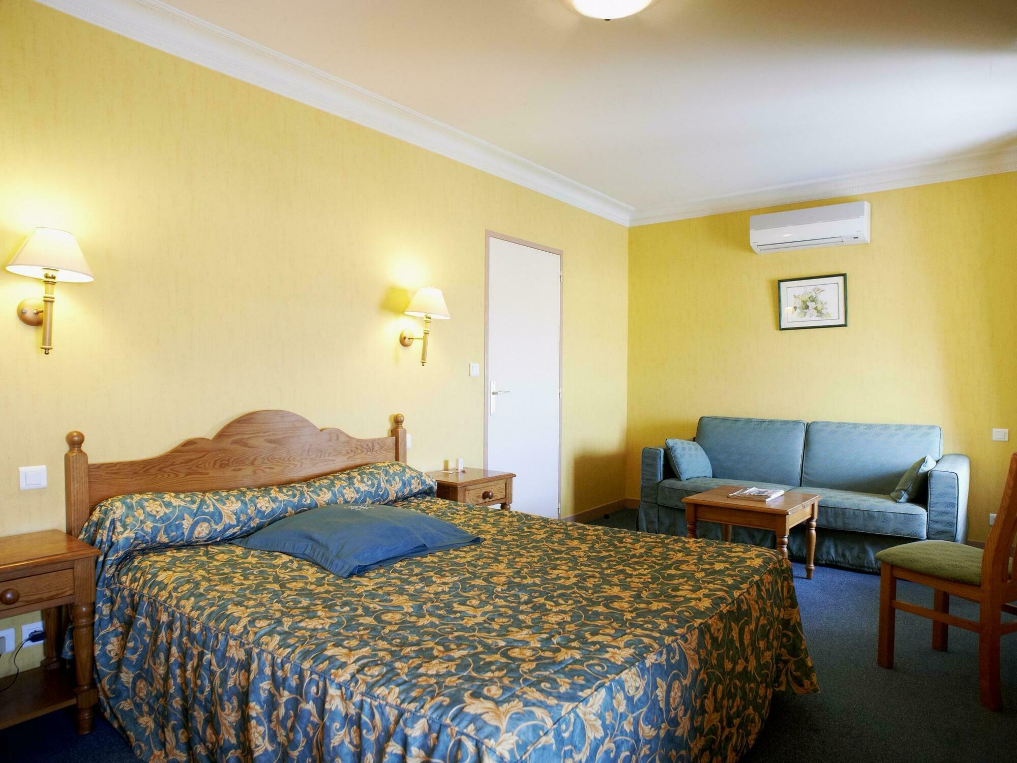 Logis Hotels - Au Poisson D'Argent - Hotel 3 Etoiles Et Restaurant Le Mesnil-en-Vallée 外观 照片