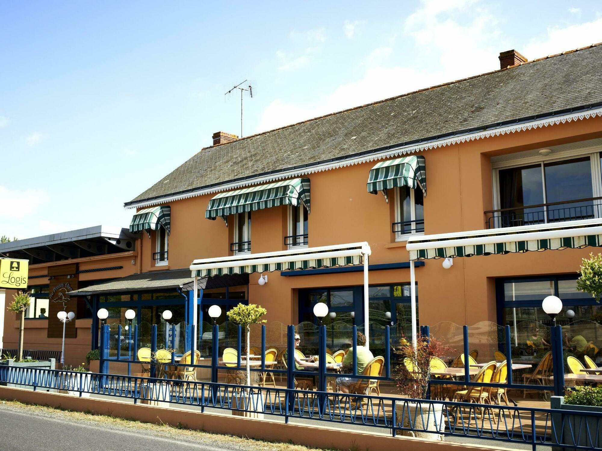 Logis Hotels - Au Poisson D'Argent - Hotel 3 Etoiles Et Restaurant Le Mesnil-en-Vallée 外观 照片